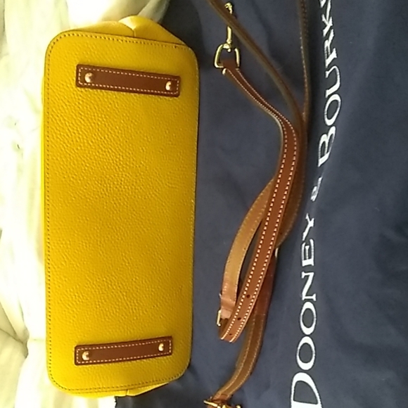 Dooney& Bourke yellow bag. - Picture 4 of 4